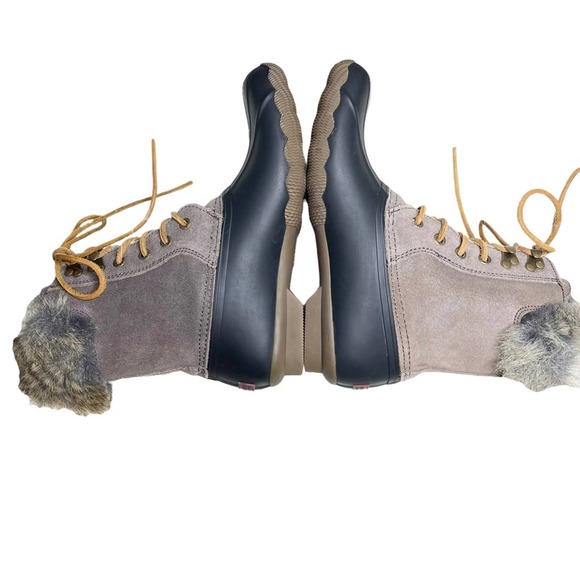 Women's Sperry gray suede faux fur trim waterproof duck boots size 7 - Picture 4 of 7